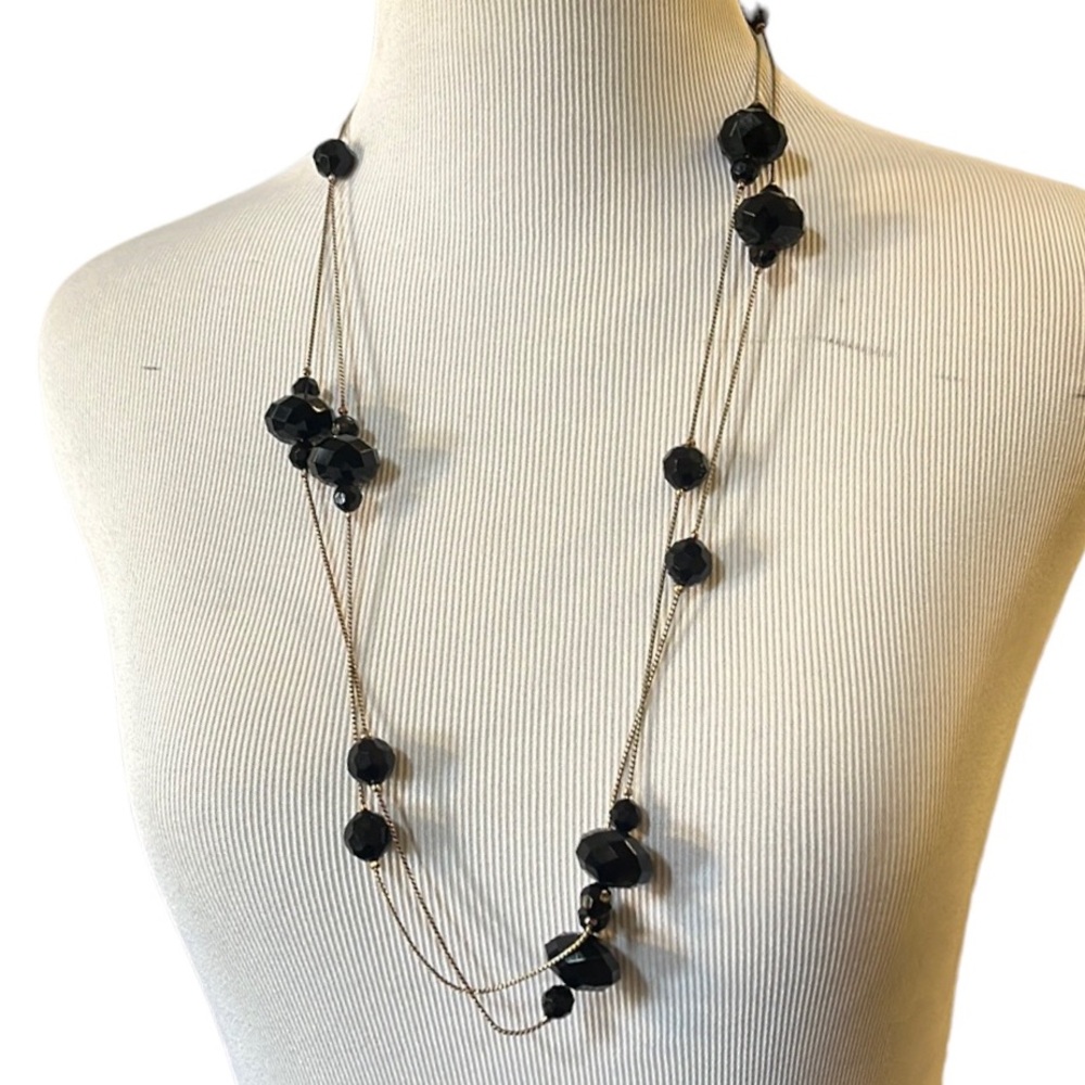 OPERA LENGTH MULTIFACETED ACRYLIC BEADED NECKLACE BLACK WITH SILVER TONE CHAIN